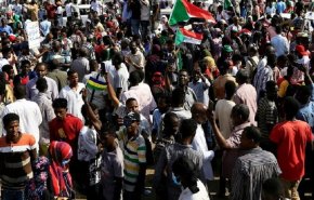 السودانيون يواصلون إعتصاماتهم رفضا لسياسة المجلس العسكري