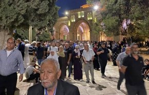 هزاران فلسطینی نماز «فجر» را در مسجد الاقصی به جا آوردند
