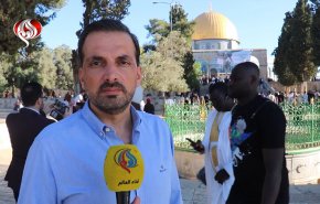 شاهد: 150 فلسطيني يقيمون صلاة العيد في مسجد الاقصی