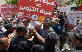 قبل أيام من الاستفتاء.. تصاعد الخلافات بين أعضاء الهيئة الإنتخابات في تونس
