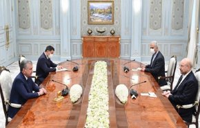 رئيس البرلمان الإيراني يبحث مع الرئيس الأوزبكي توسيع التعاون بين البلدين