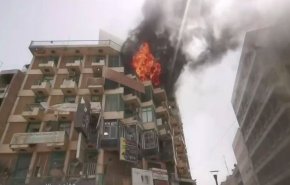 بالفيديو.. اندلاع حريق في بناية تجارية وسط بغداد