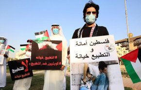 شاهد: الكويتيون يخرجون الى الشارع رفضا للتطبيع