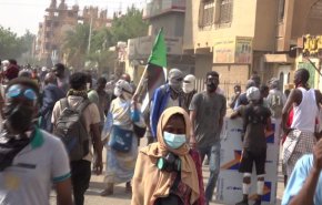 شاهد.. السودانيون يجددون العهد مع 