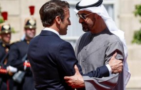 الرئيس الإماراتي يصل إلى فرنسا في أول زيارته الخارجية