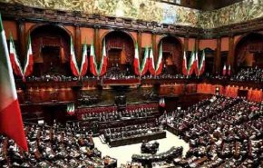 الرئيس الإيطالي يصدر مرسوما بحل البرلمان