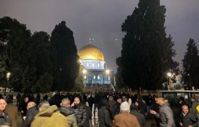 هزاران فلسطینی نماز صبح را در مسجد مبارک الاقصی اقامه کردند