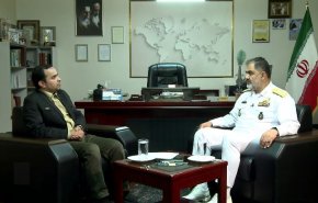الأدميرال ایراني يكشف عن انجازات هائلة في مجال المسيرات للقوة البحرية