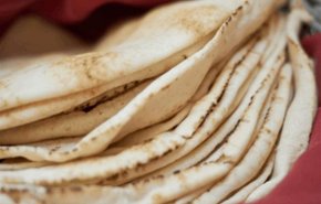 خبير مصري يكشف عن سعر صادم للخبز إذا وصل الدولار 30 جنيها في البلاد