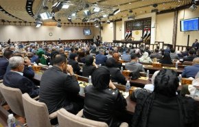 نائب عراقي يطالب الحلبوسي بعقد جلسة استثنائية لحل البرلمان
