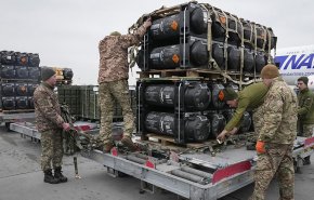 قناة أمريكية: المساعدات العسكرية الغربية لأوكرانيا لا تصل إلى وجهتها النهائية