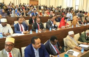 بأغلبية ساحقة.. البرلمان الصومالي يمنح الثقة لحكومة حمزة عبدي بري
