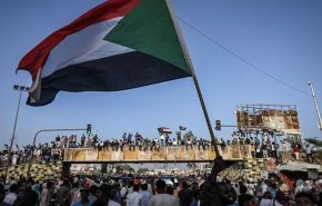 وزيرة في الحكومة السودانية تتجه للاستقالة 