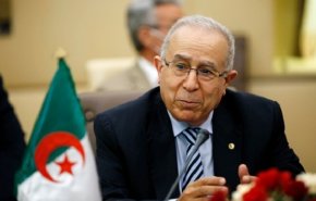 لعمامرة يحل بالعاصمة الأذربيجانية ممثلا للرئيس الجزائري