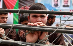 الأسرى الفلسطينيون يصعّدون إجراءاتهم ضد إدارة سجون الاحتلال