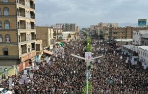يمنيون يخرجون في مسيرات مليونية يدينون خلالها جرائم العدوان على اليمن