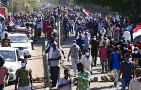 آلاف السودانيين يحاولون الوصول إلى القصر الرئاسي لإسقاط حكم العسكر