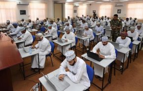 سلطنة عمان تبدأ إجراءات تجنيد الضباط لقواتها المسلحة