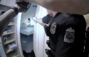 شلیک پلیس آمریکا به جوان سیاهپوست در تختخواب