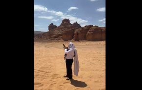 فيديو/ماذا يفعل حاخام اليهود الأكبر بمدينة العلا السعودية؟ 