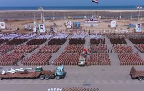 برگزاری رژه بزرگ نیروی زمینی و دریایی ارتش یمن/ رونمایی از موشک‌های جدید زمین به دریا