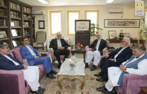 السفير الإيراني لدى كابول يلتقي حامد كرزاي
