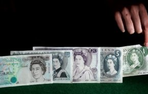 بريطانيا تستبدل صورة إليزابيث بصورة تشارلز الثالث على عدد من الفئات النقدية