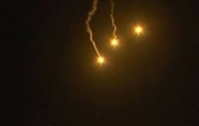 مراسل العالم: الطيران الأميركي يلقي قنابل ضوئية على دير الزور