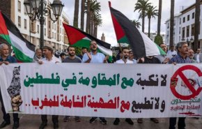 غضب مغربي عارم ضد كيان الاحتلال ومتظاهرون يحرقون العلم الصهيوني(فيديو)  