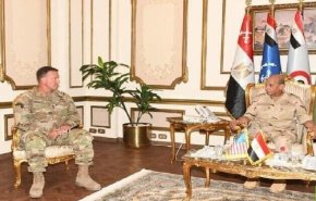 دیدار فرمانده سنتکام با وزیر دفاع مصر
