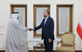 وزير الخارجية الإيرانية يستقبل السفير الإماراتي