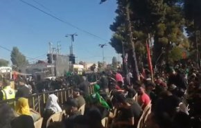 بالفيديو.. مسيرة حاشدة أمام مقام السيدة خولة (ع) لإحياء الأربعينية في لبنان