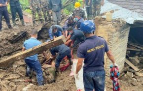 إنهيارات أرضية تودي بحياة 15 شخص في النيبال 
