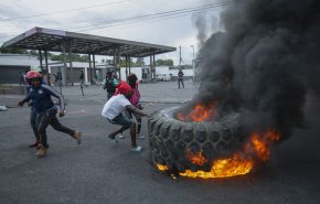 هايتي... أعمال عنف ونهب على خلفية رفع سعر الوقود