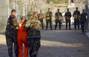 إدارة بايدن تكثف الإجراءات لإغلاق معتقل غوانتانامو 