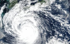 پناه گرفتن هزاران نفر در پناهگاه‌ همزمان با رسیدن طوفان نانمادول به سواحل ژاپن