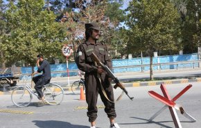 مقتل 8 أشخاص وإصابة 20 آخرين بتفجير انتحاري داخل مسجد في أفغانستان