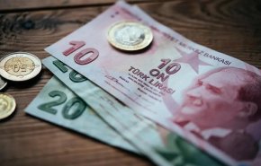 الليرة التركية تهبط إلى مستوى قياسي جديد أمام الدولار!