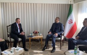 وزيرا الخارجية الايراني والبيلاروسي يستعرضان الفرص لتوسيع العلاقات التجارية 