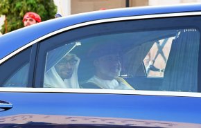 رئيس الإمارات يصل مسقط لبحث العلاقات ومستجدات أوضاع المنطقة
