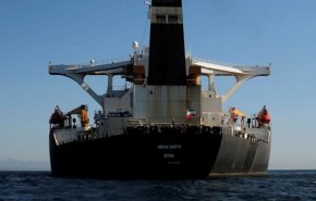 ناقلات نفط إيرانية تفرغ حمولتها في ميناء فنزويلا الرئيسي
