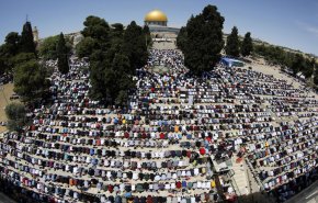 45 ألف مصلّ فلسطيني أدوا صلاة الجمعة في الأقصى