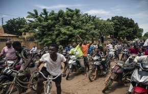 جيش بوركينا فاسو يطيح بقائده من حكم البلاد في انقلاب داخلي

