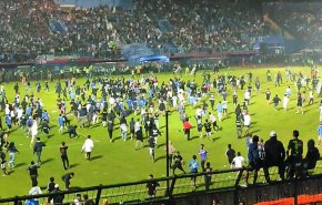 مئات القتلی والجرحی في مباريات کرة القدم في اندونيسيا 