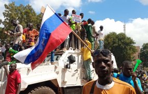 انقلابيو بوركينا فاسو يتظاهرون ضد التدخل الفرنسي