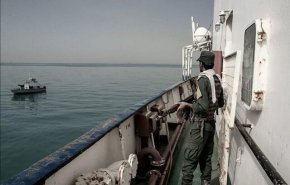 توقیف شناور ‌حامل ۲۵۰ هزار لیتر سوخت قاچاق در خلیج فارس
