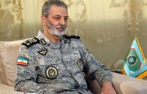 القائد العام للجيش: لطالما كانت القيادة العامة لقوى الامن الداخلي مصدر الخدمات لإيران