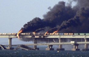 تفجير جسر القرم.. تحول جديد وخطير في المواجهة الروسية الأوكرانية + فيديو
