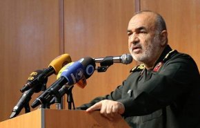اللواء سلامي: العدو لا يكنّ الخير للشباب الإيراني 