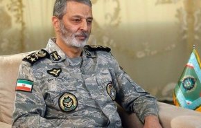 القائد العام للجيش الايراني: العدو يحاول منع تقدم إيران